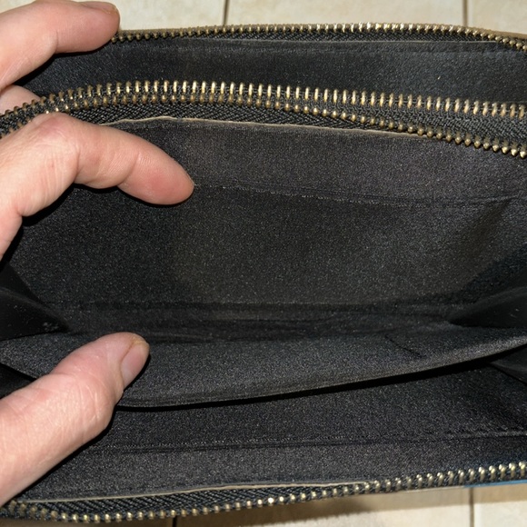 Glossy wallet purse to match in closet - Picture 5 of 8